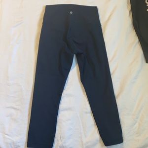 Lululemon Wunder Under cropped Size 6 Navy